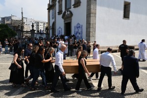 Pogreb po tragediji - skrušeni svojci in prijatelji so se poslovili, svet spet joka (fotogalerija)