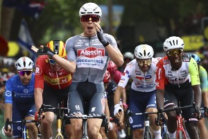 Philipsen junak prvega dne, Roglič že izgubil dragocene sekunde