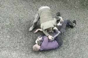 Policist, ki je se pri aretaciji sam namerno poškodoval, odpuščen