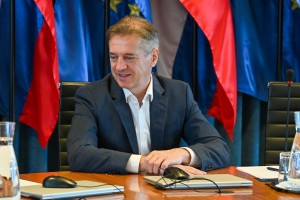 Obeta se vroč petek: je slovenska politika zmožna dogovora?