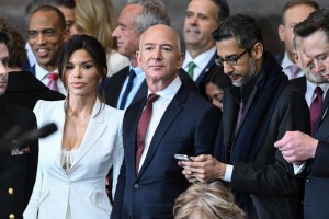Trumpove carine udarile njegovega podpornika Jeffa Bezosa