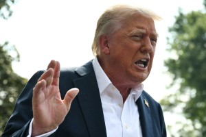 Trump grozi EU: Če se boste maščevali, bodo carine še višje