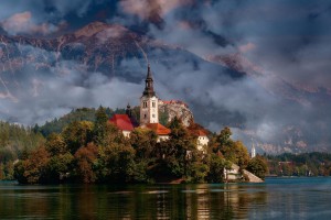 Srhljive besede ruskega funkcionarja na Bledu: Tu se konča Rusija in začne Zahod