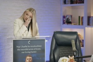 Vdova Kirka napovedala, da bo ona nadaljevala moževo gibanje