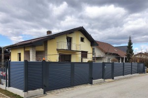 Varnost in estetika? Kako ju združiti pri izbiri dvoriščne ograje