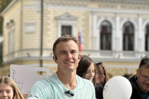 Anže Zavrl je s harmoniko postavil svetovni rekord