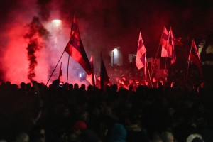 Protestni shod v Novem mestu, center poln policije (V ŽIVO)