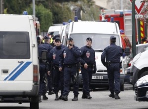 Drzni ropar z milijonskim plenom draguljev je bežal na skiroju