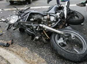 Slovenski motorist pri Hrušici trčil v avtodom s tujci in umrl