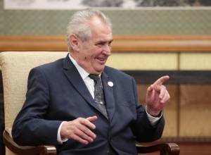 Češki predsednik Zeman vzel v bran premierja Babiša: v primeru obnove preiskave ga bo pomilostil