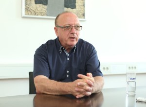 Kdo med neizvoljenimi poslanci gre v pokoj, koga čaka služba in kdo bo prejemal nadomestilo plače