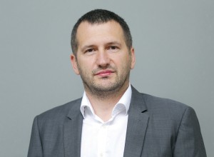 Kaj bo poslancem na Knovsu danes povedal državni sekretar Damir Črnčec?