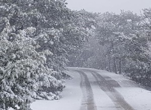 V nedeljo na Braču 20 stopinj Celzija, danes sneg (FOTO in VIDEO)