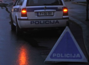 Smrt pri Celju: 26-letnik zapeljal z avtoceste in se prevrnil na streho