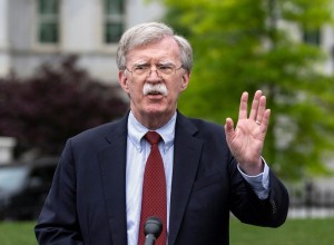 Eksplozivni Boltonov rokopis zgodba dneva v Washingtonu