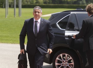 Poklukar: Policija prijema migrante in jih vrača na Hrvaško, vrečke s hrano jim puščajo tihotapci