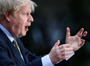 Johnson svari pred še bolj smrtonosnim sevom koronavirusa