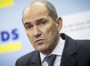 Janša za sklic sveta za nacionalno varnost o koronavirusu, Šarec zatrjuje, da obstajajo načrti v primeru širšega obsega bolezni
