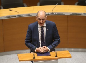 Janša bo spregovoril o protestih proti njegovi vladi