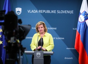 Beovićeva: Ukrepi za zajezitev koronavirusa delujejo, a s stanjem naraščanja okužb ne moremo biti zadovoljni