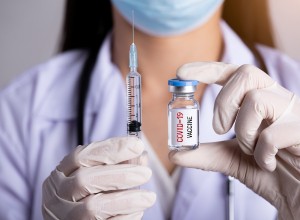 Polovica Nemcev se je pripravljenih cepiti proti koronavirusu