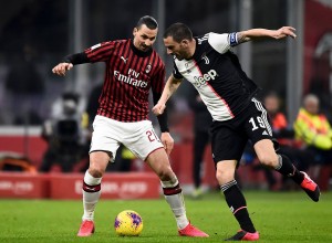 Milan sredi Rima razbil Lazio in Juventusu skoraj že zagotovil še deveti zaporedni naslov