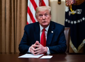 Trump zdaj pravi, da je bil v podzemnem bunkerju Bele hiše na inšpekciji