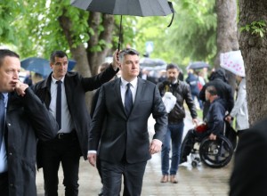 Milanović je ignoriral državno slovesnost ob dnevu državnosti, ker naj bi ta bila "predvolilni shod HDZ"