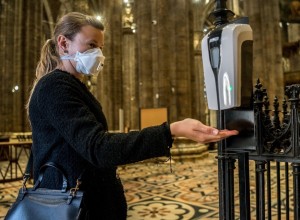 Italijanski zdravnik trdi, da koronavirus v Italiji ne obstaja več, a še včeraj zabeležili 355 novih okužb