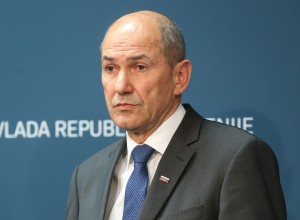 Janša odgovarja Šarcu in njegovim: "Namesto sodelovanja raje tekmovanje z ekstremno levico za glasove skrajnežev. Žalostno"