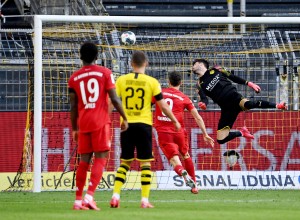 Bayern šokiral Dortmund in naredil pomemben korak k osmemu zaporednemu naslovu prvaka