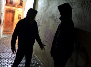 Romunski lopovi so se pretvarjali, da so gluhonemi: nato so napadli in oropali 72-letnika