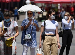 Na Hrvaškem zaščitne maske obvezne tudi v trgovinah