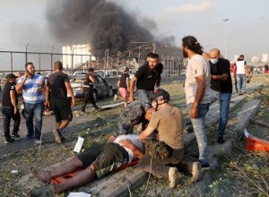 Zaradi eksplozij v Bejrutu prijetih 16 uslužbencev pristanišča