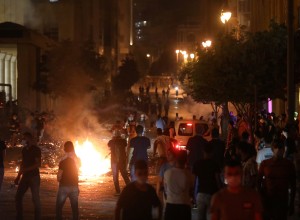 Bejrut spet gori - tokrat v protestih!