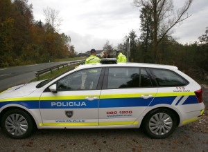 Tik pred Ljubljano prijeli Srba, ki je v avto stlačil kar 11 migrantov iz Bangladeša