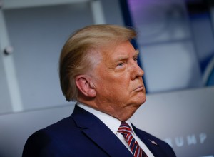 Nemčija kupila kupila 200.000 odmerkov zdravila, s katerimi so zdravili Trumpa
