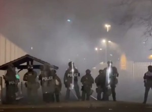 Skrajni levičarji v ZDA že protestirajo proti Bidnu (VIDEO)