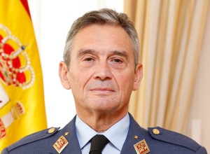 Ujet še en pomembnež, ki se je cepil preko vrste: načelnik generalštaba je moral odstopiti