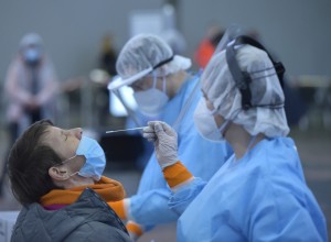 Angleški sev: potrjenih 16 pozitivnih vzorcev med 877 znova testiranimi