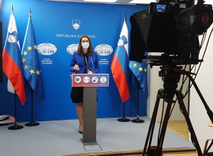 Kustečeva o učiteljih, ki se nočejo testirati: Glavna sankcija je lastna moralna odgovornost in vest