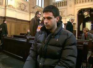 Kar 23 let zapora za neuspešnega zastrupljevalca: bivši ženi in hčerki je postregel s krofi s tabletami