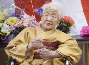 Najstarejša Zemljanka,118-letna Japonka Kane Tanaka, si je premislila in se ne gre olimpijskega cirkusa