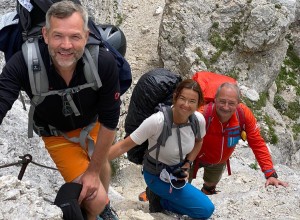 Politiki tekmujejo v osvajanju Triglava, Tanja Fajon izziva Janšo: Od spodaj do vrha (FOTO)