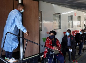 Na Nizozemskem odkrivajo okužbe pri potnikih iz Južne Afrike