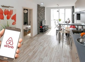 Airbnb zaslužkarje bo zadela kap: oddajanje bi jim omejili na 30 dni na leto!