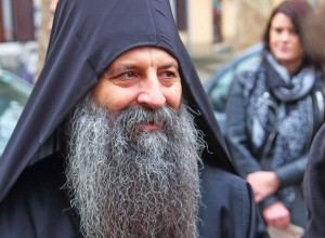 Srbskega patriarha Porfirija ne spustijo na Kosovo