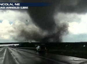 Divjanje tornadov v ZDA terjalo več življenj (VIDEO)