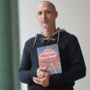 Aleš Praprotnik, avtor knjige o cepljenju: Ozaveščanje je boljši pristop, a pri nas ne gre brez palice