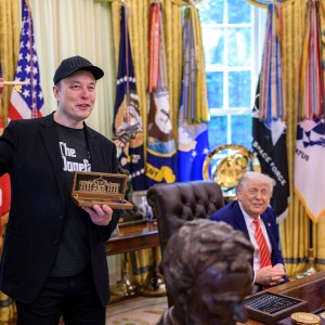 Nizkotno: ravsanje Trumpa in Muska je kot spopad dveh pobesnelih otrok